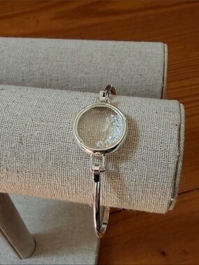 🔥🔥  Avon Silver-Tone Clear Floating Crystal Round Accent Bangle Bracelet, NIB